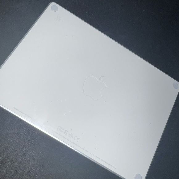 APPLE WHITE MAGIC TRACKPAD - Picture 2 of 2